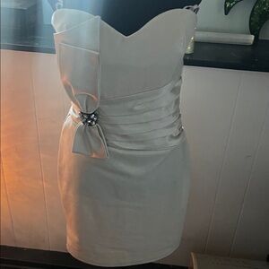 Chic Strapless Cream Dress with Bow Accent